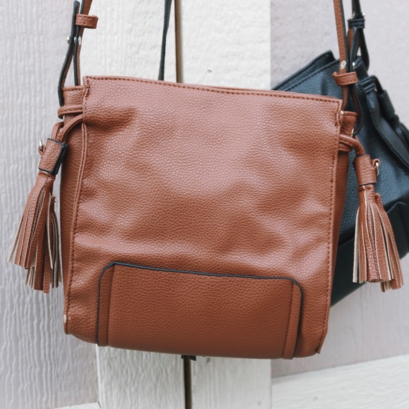 THE EFFLORESSENCE Handbags - Tassel Crossbody Bag - Desert brown